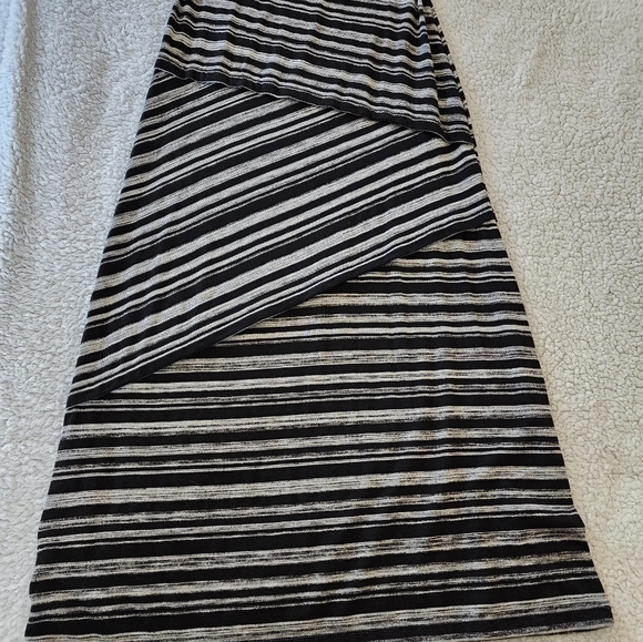 Max Edition Dresses & Skirts - Max Edition Black and White Striped Maxi Envelope Skirt Size Medium